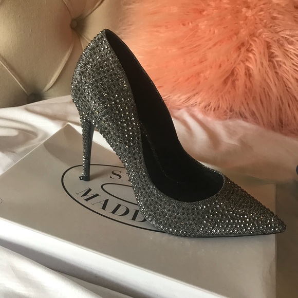 steve madden daisie rhinestone pumps